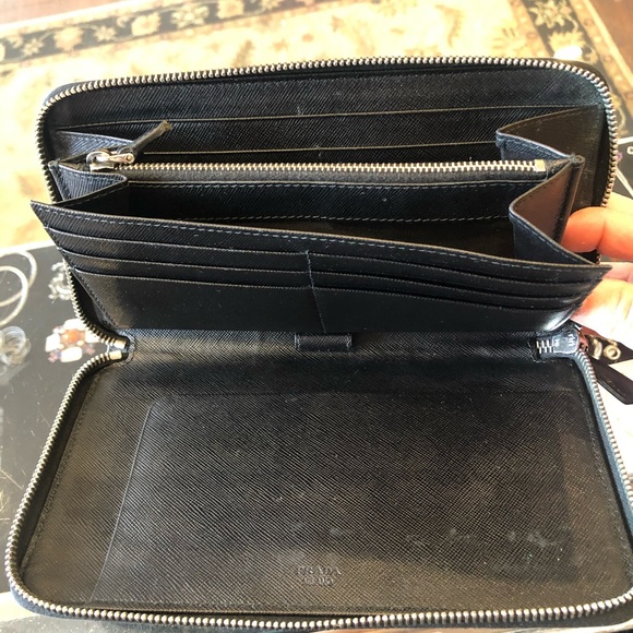 Prada wallet - Picture 3 of 5